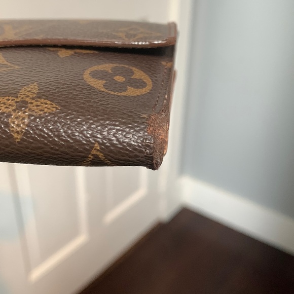 2011 authentic Louis Vuitton international wallet - poor edges and corners - Picture 14 of 16